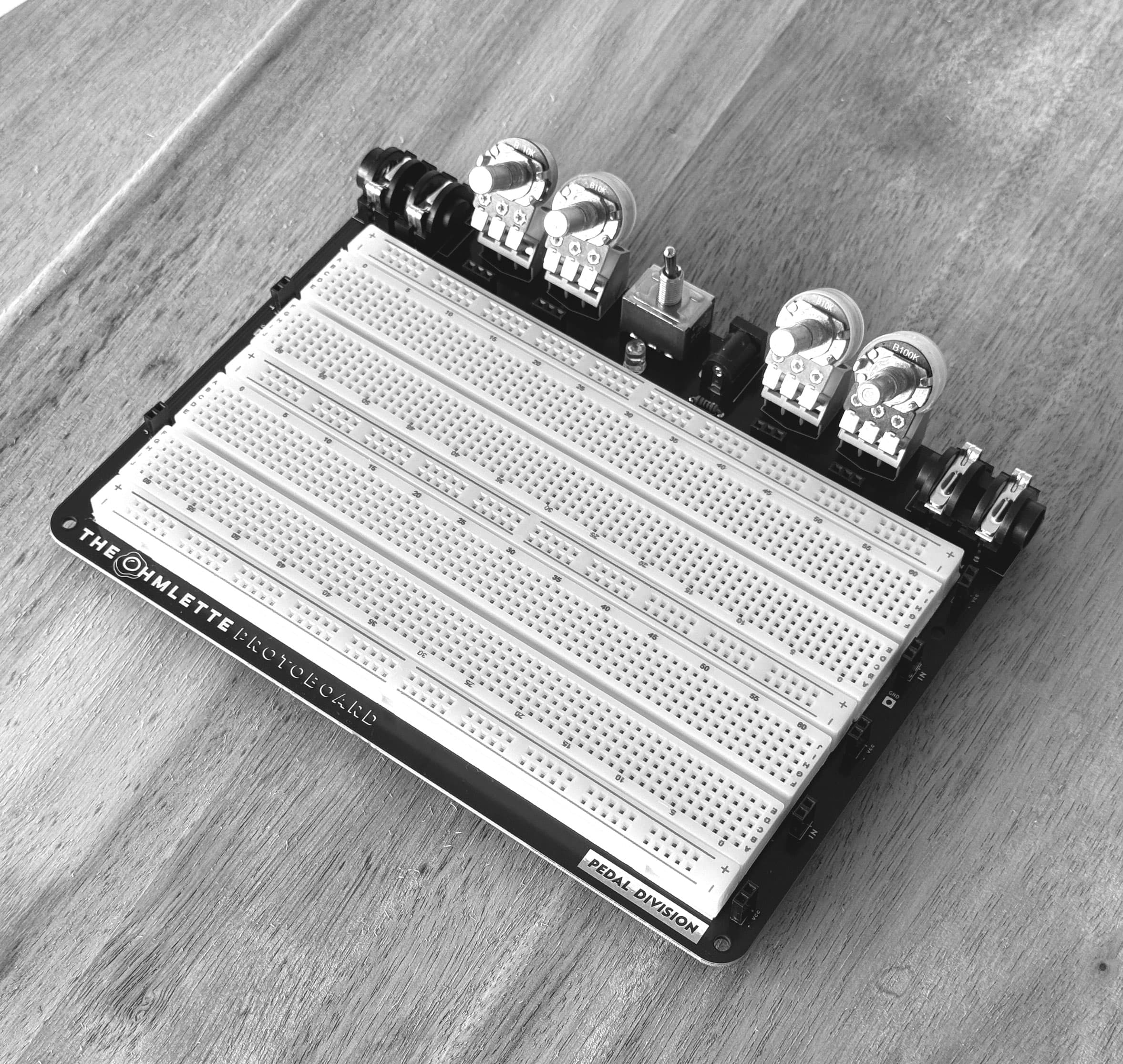 The Ohmlette breadboard PCB included with the course.